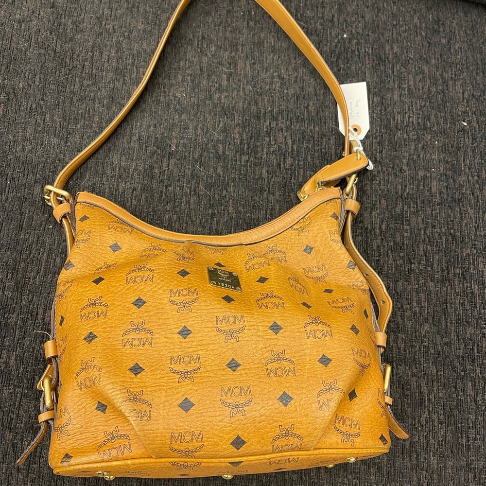 ‼️SOLD‼️MCM medium sling bag